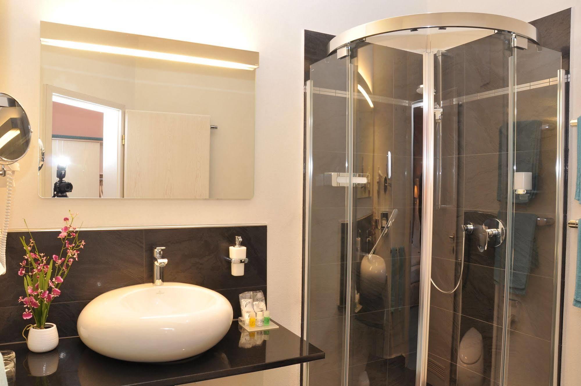 Altstadthotel An Der Werra ไมนิงเงิน ภายนอก รูปภาพ