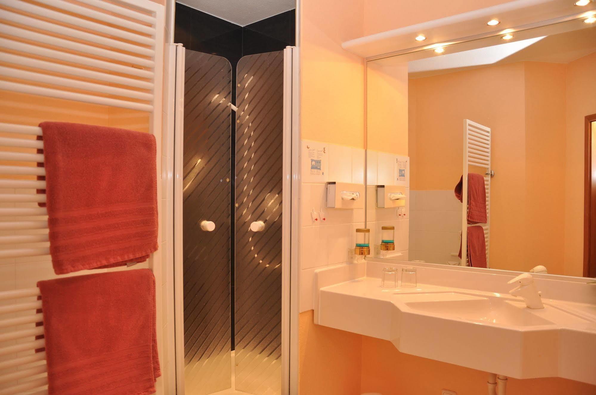 Altstadthotel An Der Werra ไมนิงเงิน ภายนอก รูปภาพ